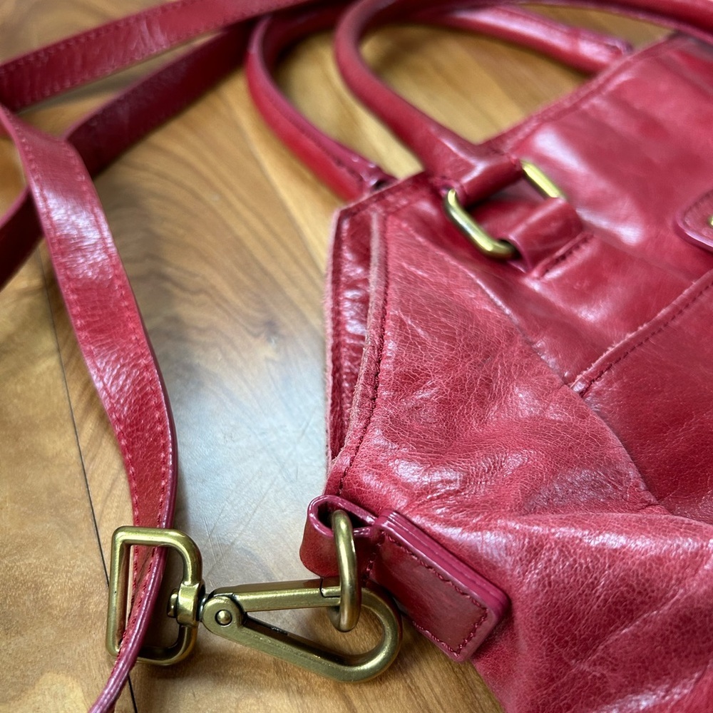 Elliott Lucca | Women’s red leather zip top buckle/snap front crossbody purse - Picture 8 of 10
